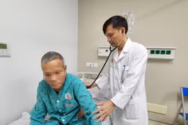 Nồm ẩm người đến khám bệnh về hô hấp tăng
