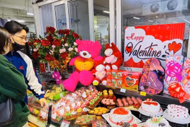 Nhà bán lẻ tung nhiều ưu đãi kích cầu mua sắm dịp Valentine 2023