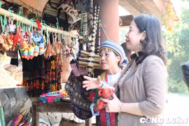 Quyền Chủ tịch nước Võ Thị Ánh Xuân thăm hỏi, động viên đồng bào dân tộc thiểu số