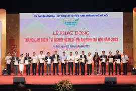 Petrovietnam trao ủng hộ 10 tỷ đồng cho Quỹ "Vì người nghèo" thành phố Hà Nội