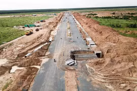 Huy động hơn 200 kỹ sư, công nhân đẩy tiến độ dự án Vành đai 4