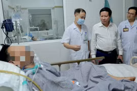 Lãnh đạo Đài tiếng nói Việt Nam thăm hỏi, trao quà hỗ trợ nạn nhân vụ cháy ở Khương Hạ