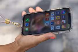 Pháp cấm iPhone 12 do mức độ bức xạ cao, nhiều quốc gia châu Âu xem xét