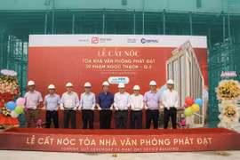 Phát Đạt tổ chức nghi thức cất nóc toà nhà văn phòng