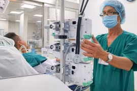 Chủ quan khi bị mèo cắn, người đàn ông nguy kịch vì nhiễm “vi khuẩn ăn thịt người”