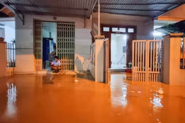 Hàng ngàn người ở Nha Trang chạy lũ trong đêm