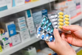 Chính phủ ban hành Nghị quyết tháo gỡ khó khăn, bảo đảm thuốc, trang thiết bị y tế