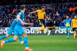 Hoang phí cơ hội, Tottenham phơi áo trước Wolves