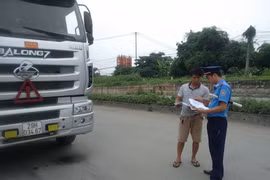 Hà Nội: 202 trường hợp xe quá khổ, quá tải bị xử phạt