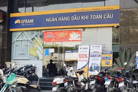 Lãi suất tiết kiệm: Vẫn trên 10%/năm, vì sao?