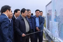 "Tránh chưa làm đường đã đếm xe, chưa làm sân bay đã đếm khách"