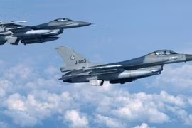Lo Ukraine cạn hỏa lực, Mỹ chấp thuận viện trợ tiêm kích F-16
