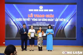 Tạp chí Lao động và Công đoàn trao giải cuộc thi viết “Vòng tay Công đoàn” lần thứ III