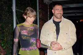 Bố mẹ Taylor Swift và tình mới lên kế hoạch gặp gỡ