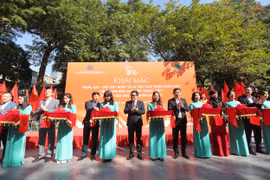 Thưởng lãm không gian triển lãm "Sắp đặt nước và di sản tháp nước Hàng Đậu"