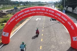 Thông xe đường song hành dọc theo cao tốc TP.HCM - Long Thành - Dầu Giây