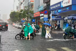 Mưa lớn gây ngập nhiều tuyến phố, Đà Nẵng ra thông báo khẩn cho học sinh nghỉ học