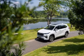Toyota Innova Cross nhập khẩu từ Indonesia ra mắt tại Việt Nam, giá 990 triệu đồng