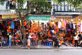 Phố Hàng Mã thay áo mới trước thềm lễ hội Halloween