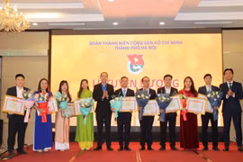 Thành đoàn Hà Nội vinh danh 27 nhà giáo trẻ Thủ đô tiêu biểu
