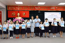 “Quy đổi” hoa, quà thành thẻ BHYT tặng học sinh: Cách làm thiết thực cần nhân rộng