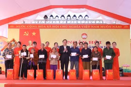 Phó Thủ tướng Chính phủ Trần Lưu Quang chung vui ngày hội Đại đoàn kết toàn dân tộc tại tỉnh Thanh Hóa