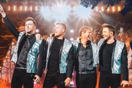 Bị đòi tẩy chay, BTC đêm nhạc Westlife giải thích "chỉ làm theo yêu cầu của fan"