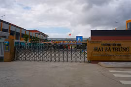 Trường học ở Đà Nẵng xin "đổi" hoa 20/11 thành thẻ bảo hiểm cho học sinh