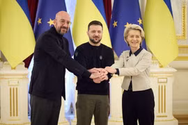 Tổng thống Zelenskyy thề chiến đấu đến cùng trong hội nghị thượng đỉnh với EU