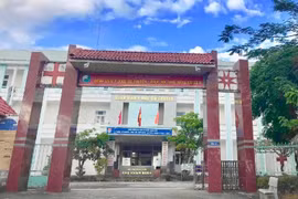 Một giám đốc bệnh viện ở Kon Tum bị cách chức vì có con riêng