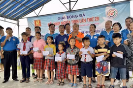 Giải bóng đá 'Nối nhịp nghĩa tình - Gắn kết yêu thương VTV' tiếp sức cho học sinh nghèo