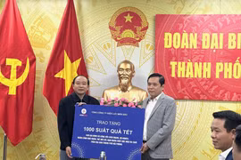 EVNNPC tặng 1.000 suất quà “Tết vì người nghèo” cho các gia đình chính sách, trẻ mồ côi, hộ nghèo, hoàn cảnh khó khăn