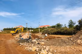 Vướng giải phóng mặt bằng, con đường 320 tỷ ở Gia Lai vẫn ngổn ngang, chậm tiến độ