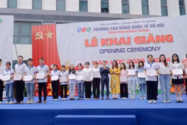Trường Cao đẳng Quốc tế Hà Nội đón hơn 2.300 sinh viên ngày khai trường