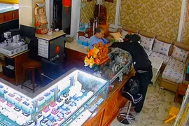 Bắt đối tượng cướp tiệm vàng tại Trà Vinh