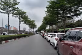 Khi vỉa hè Hà Nội không dành cho người đi bộ mà để trông giữ xe