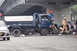 Va chạm với xe tải, một người đi xe đạp tử vong