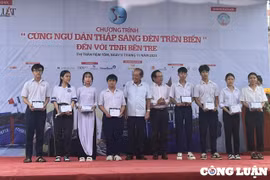 Chương trình “Cùng ngư dân thắp sáng đèn trên biển” đến với tỉnh Bến Tre