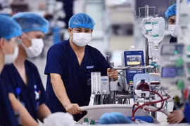 Tiêu điểm: Gỡ khó đấu thầu y tế cần mang tính lâu dài
