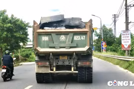 Cảnh sát giao thông 'kêu khó' xử lý xe tải chở đá, cát “lộng hành” trên Quốc lộ 14B