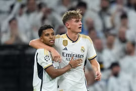 Real Madrid giành ngôi nhất bảng, đẩy Napoli vào 'cửa tử' ở Champions League