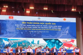 Thúc đẩy tăng trưởng kinh tế: Tháo gỡ "điểm nghẽn" bất động sản