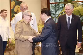 Chủ tịch Quốc hội Vương Đình Huệ hội kiến Đại tướng Raúl Castro Ruz và Bí thư thứ nhất, Chủ tịch Cuba Miguel Díaz-Canel