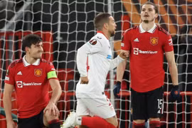 Thua thảm Sevilla, Man Utd bị loại khỏi Europa League