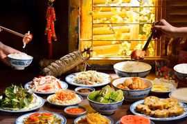 Nóng trong người vì tiệc tùng liên tiếp trước khi về quê ăn Tết: Phải làm sao?