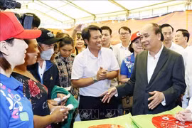 Chủ tịch nước trao quà Tết tặng gia đình chính sách, người nghèo tại Kiên Giang