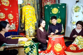 Độc đáo làng nghề "thêu áo cho Vua" nức tiếng Hà Thành