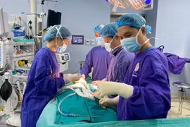 Trả giá đắt vì tiêm filler tăng vòng ngực