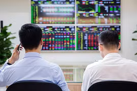 Môi giới chứng khoán không được lôi kéo nhà đầu tư từ các hội nhóm trên mạng