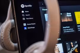 Spotify loại bỏ hàng nghìn bài hát do AI tạo ra